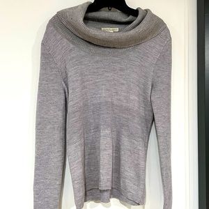 Gorgeous gray turtleneck sweater with ribbed detailing